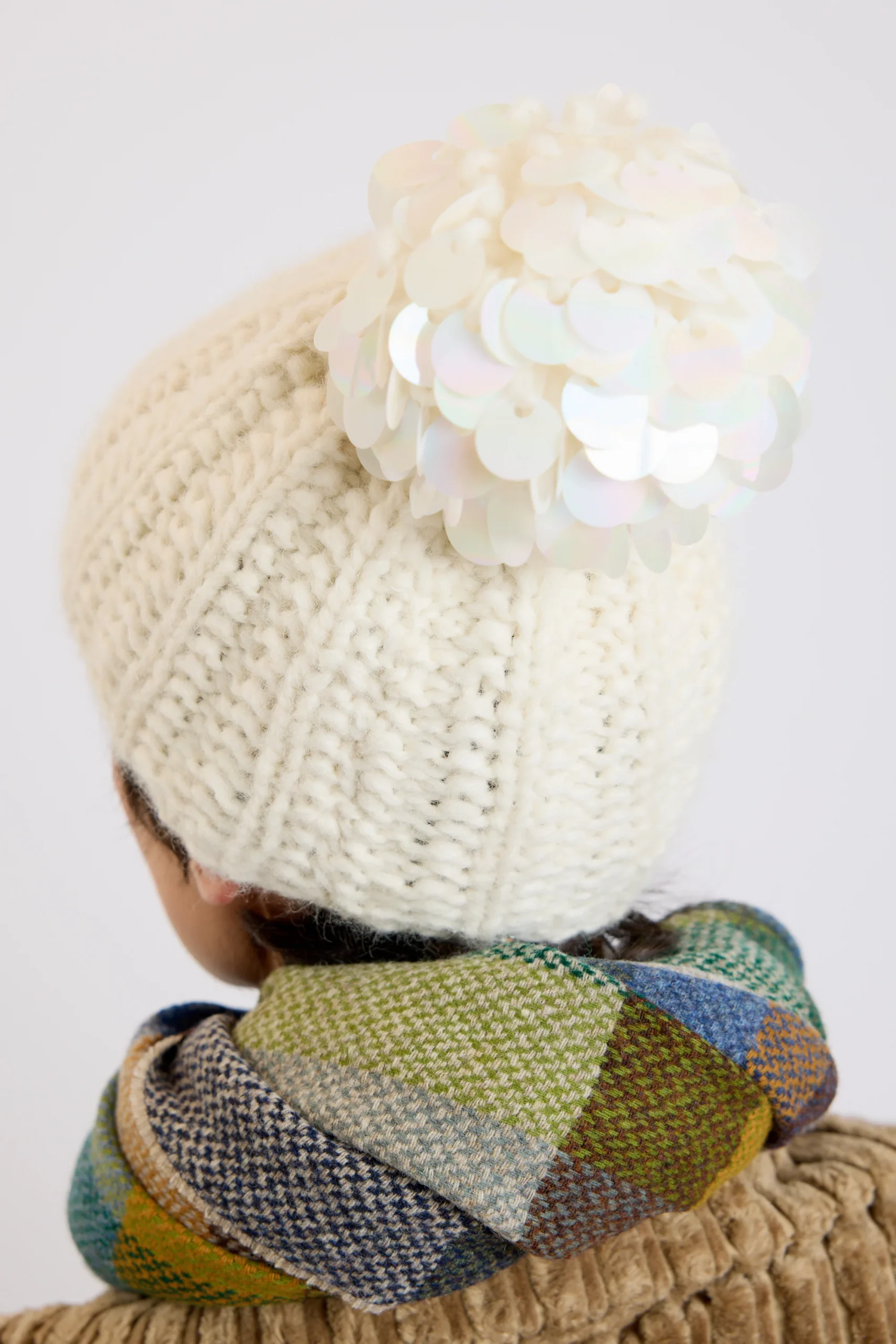 BONNET À SEQUINS NEIGE – Image 3