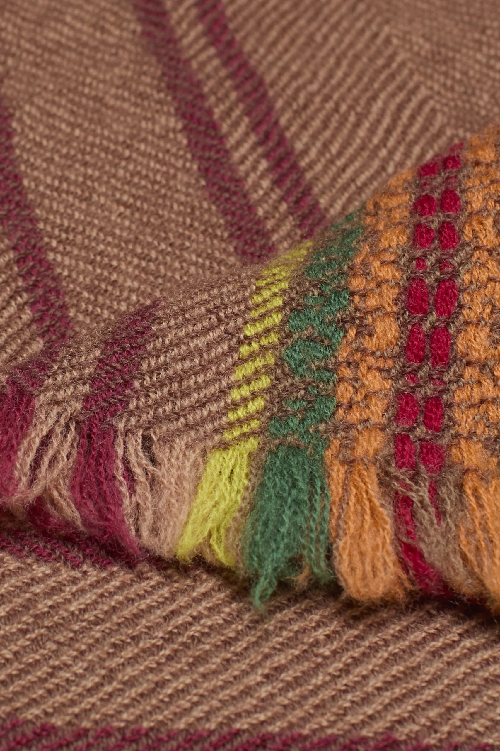 ÉCHARPE RAYÉE BORDEAUX – Image 3
